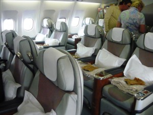 На рейсах авіакомпанії Емірейтс пропонується 3 класу обслуговування: перший клас, бізнес клас і економічний клас
