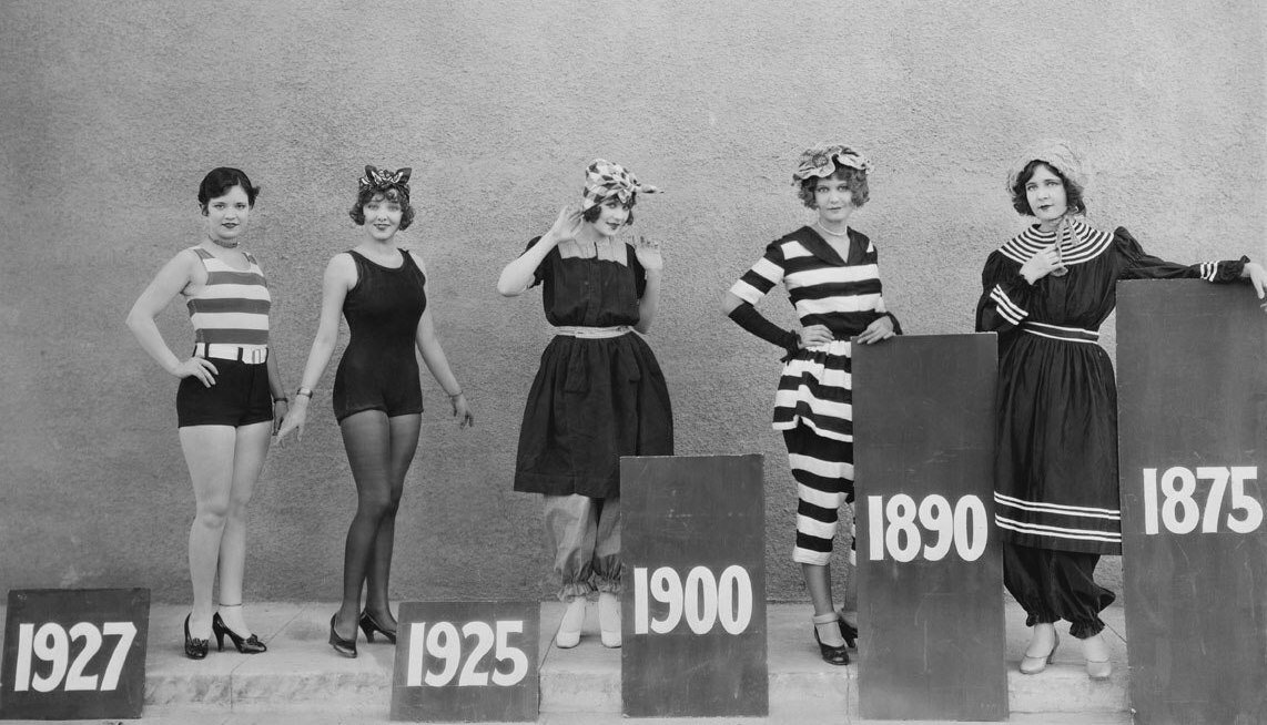 Порівняння купальних костюмів, 1927 рік: