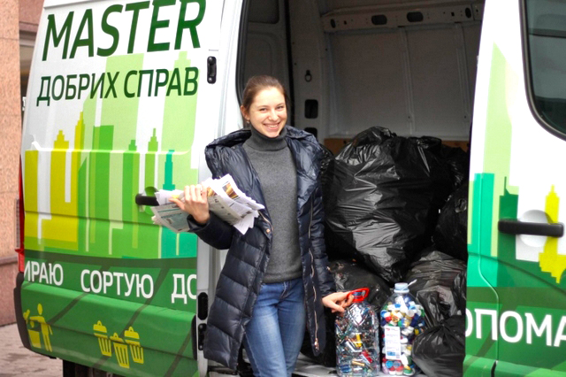 Киянка Олена Харченко знає на власному досвіді, що сортувати сміття вдома - це не так складно, і незабаром це стає звичкою