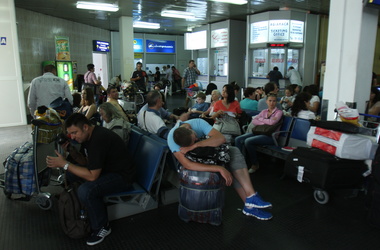 8 січня 2013, 10:51 Переглядів:   АероСвіт скасував низку рейсів на 8 січня - Бориспіль