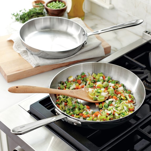 Середня сковорода   потрібна для швидкої смаження - овочі, оладки, сирники та ін