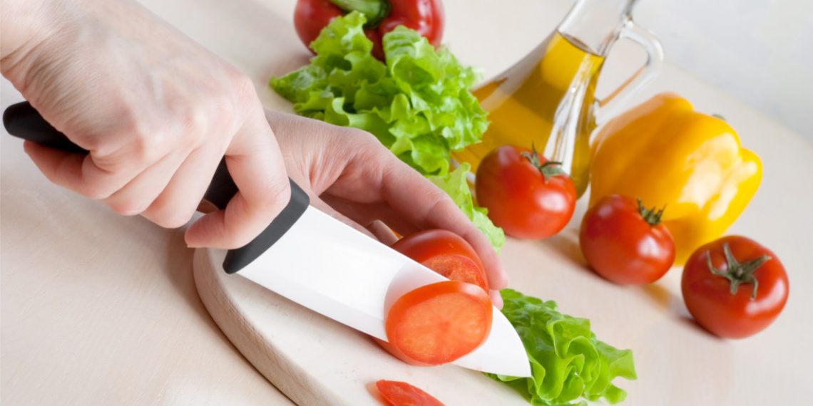 Останнім часом на кухнях все частіше можна зустріти   керамічні кухонні ножі