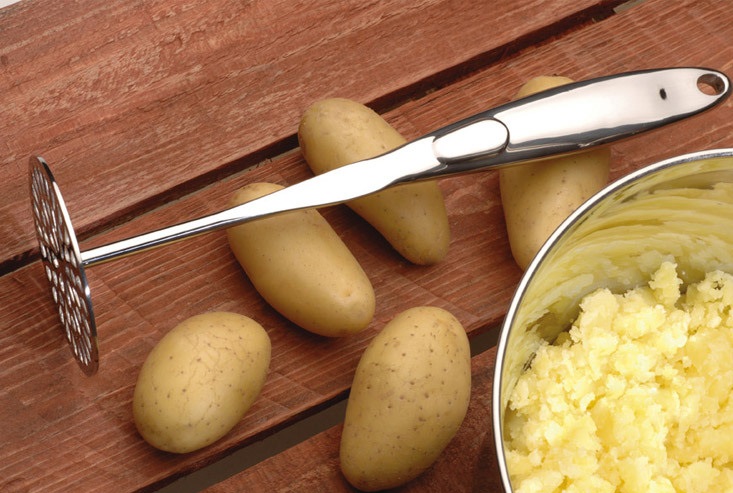Аксесуар, незамінний для любителів картопляного пюре -   толкушкой   або, як її ще називають, Картофелемялка