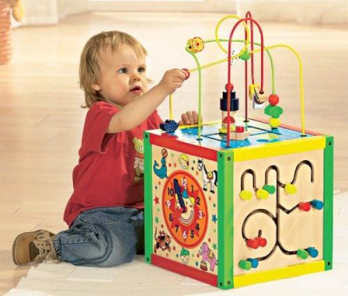 Від року до трьох років діти цікавляться більш складними іграшками