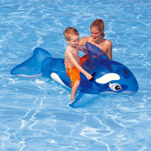 Красиві і веселі надувні іграшки можуть стати не тільки запорукою безпеки дитини під час плавання, але також способом розважити його