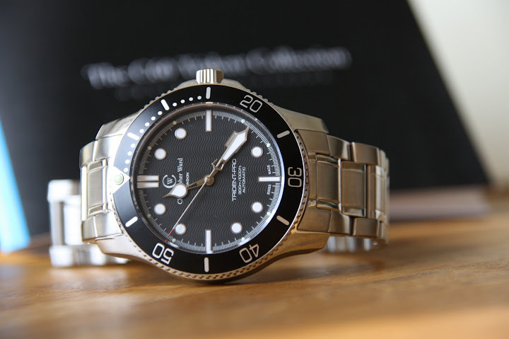 Британський годинний бренд «Christopher Ward» був заснований в 2004 році в Лондоні трьома товаришами (Mike France, Chris Ward and Peter Ellis),   Друзі дізналися у присвячених осіб з швейцарської годинникової промисловості, яка величезна частка в ціні годин становить витрати на маркетинг