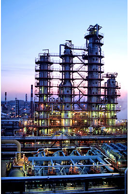 ТНК-BP ( «Те-Ен-Ка Бі-Пі») - одна з найбільших російських нафтових компаній (третя в Росії за обсягом видобутку нафти)