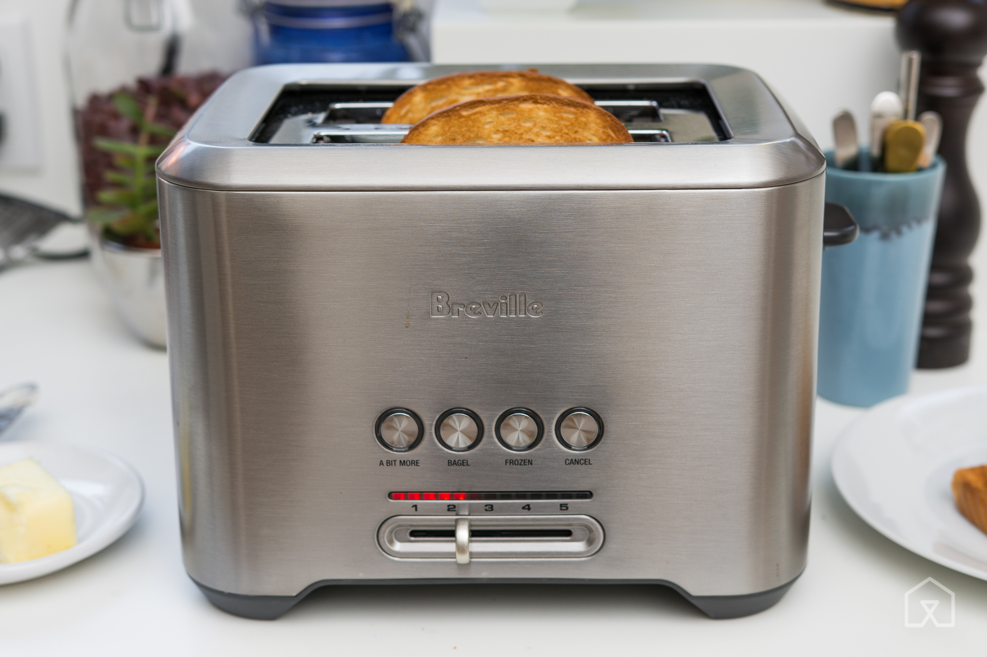Более дорогой тостер с большим количеством функций