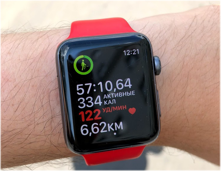 Але в моєму тестуванні після закінчення годинного тренування зі спортивної ходьби Gear IconX сказали мені, що нарахували всього 5 з невеликим кілометрів відстані, в той час як Apple Watch зафіксували за той же час трек довжиною 6,62 км