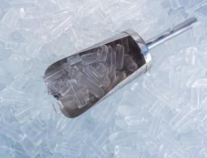 А непрозорі кубики або стаканчики можна використовувати для охолодження спиртних напоїв в відерцях і ін